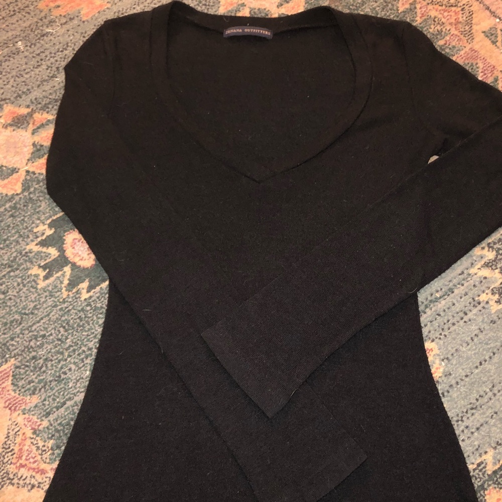 Zenana Outfitters black V neck sweater